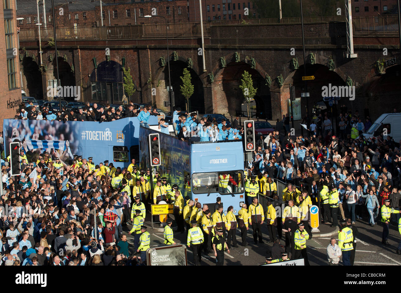 14-05-2012 Manchester, Royaume-Uni - Manchester City a poursuivi en bus à défiler dans le centre-ville après avoir remporté le titre de la Barclays Premier League pour la première fois depuis 1968 Banque D'Images