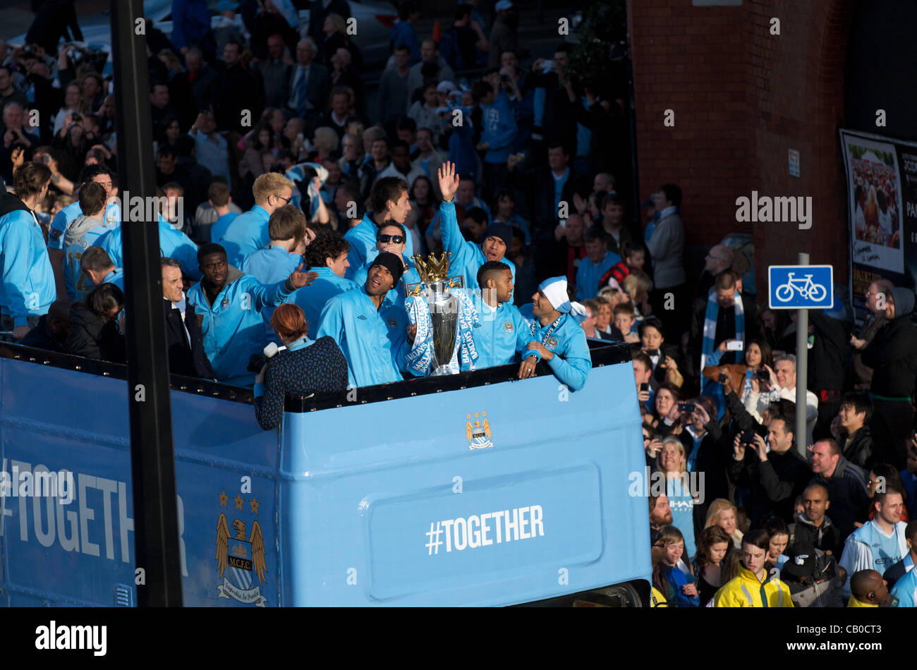 14-05-2012 Manchester, Royaume-Uni - Manchester City a poursuivi en bus à défiler dans le centre-ville après avoir remporté le titre de la Barclays Premier League pour la première fois depuis 1968 Banque D'Images