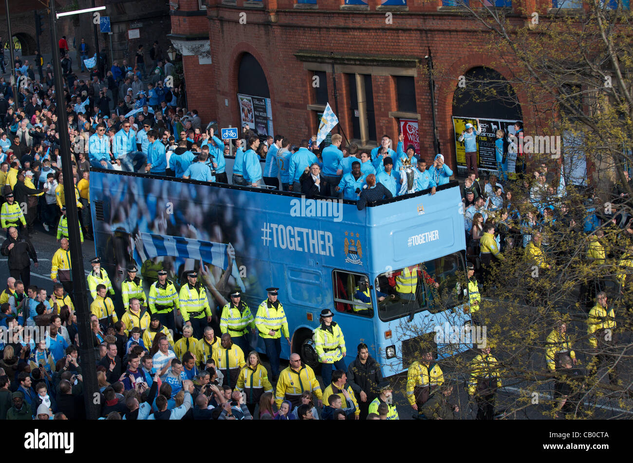 14-05-2012 Manchester, Royaume-Uni - Manchester City a poursuivi en bus à défiler dans le centre-ville après avoir remporté le titre de la Barclays Premier League pour la première fois depuis 1968 Banque D'Images