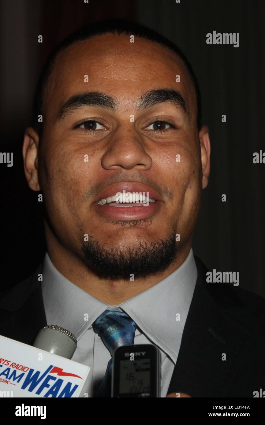 15 mai 2012 - New York, New York, États-Unis - DUSTIN KELLER 15 mai 2012 Hôtel Waldorf Astoria New York.Le 19ème GALA ANNUEL GRIDIRON PRÉSENTÉ PAR LE NY Jets L'NY Giants ET LE 15 MAI 2012 NEW YORK UNITEDWAY.(Image Crédit : Â© Mitchell Levy/Photos/ZUMAPRESS.com) Globe Banque D'Images
