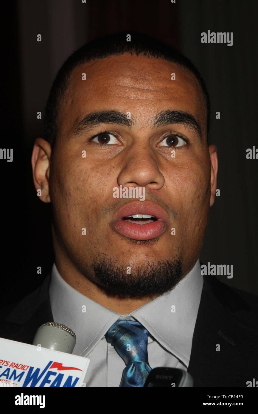 15 mai 2012 - New York, New York, États-Unis - DUSTIN KELLER 15 mai 2012 Hôtel Waldorf Astoria New York.Le 19ème GALA ANNUEL GRIDIRON PRÉSENTÉ PAR LE NY Jets L'NY Giants ET LE 15 MAI 2012 NEW YORK UNITEDWAY.(Image Crédit : Â© Mitchell Levy/Photos/ZUMAPRESS.com) Globe Banque D'Images
