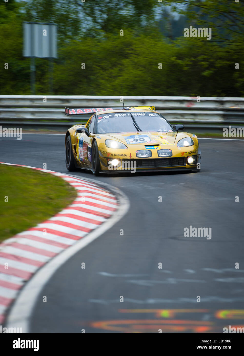 Richard Westbrook (GBR) / Tommy Milner (USA) / Jan Magnussen (GBR) / Daniel Keilwitz (GER) conduisant le # 90 SP9-GT3 de l'équipe de course HARIBO Callaway Corvette de Chevrolet top 40 final au cours de qualification pour le Nürburgring 24 heures de course près de Nurburg, Allemagne le 18 mai 2012. Photo : Matt Jacques Banque D'Images