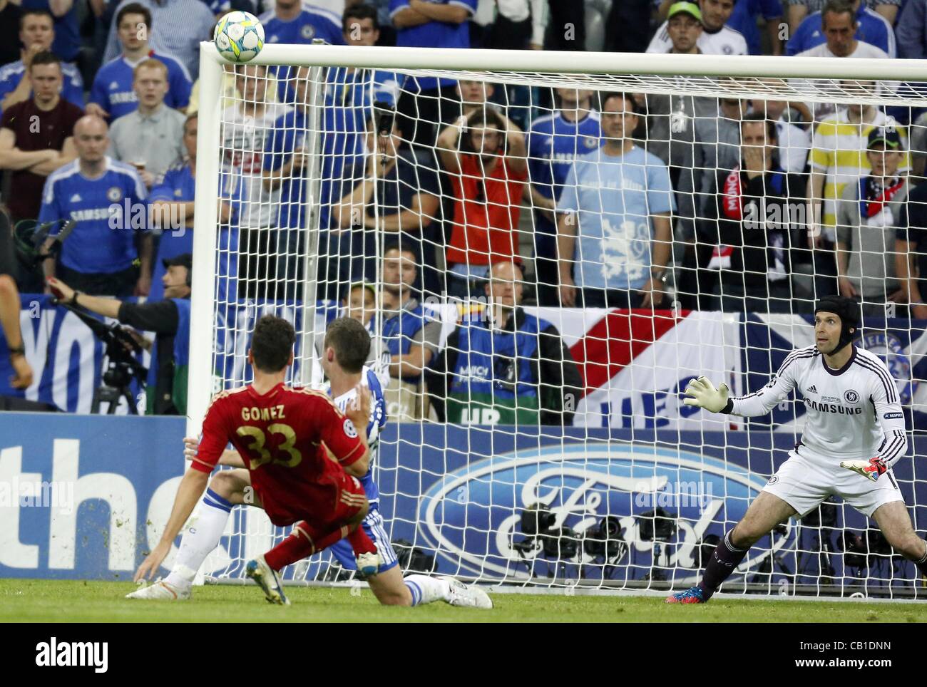 Mario Gomez (Bayern # 33 ) vergibt Chance gegen Petr CECH, Chelsea1 FC BAYERN MUNICH - Chelsea FC (3 -4 )n.E Fussball Herren Ligue des Champions Finale, Allianz Arena, Munich, 19.05.2012 CL Saison 2011/2012 Fotograf : Peter Schatz Banque D'Images