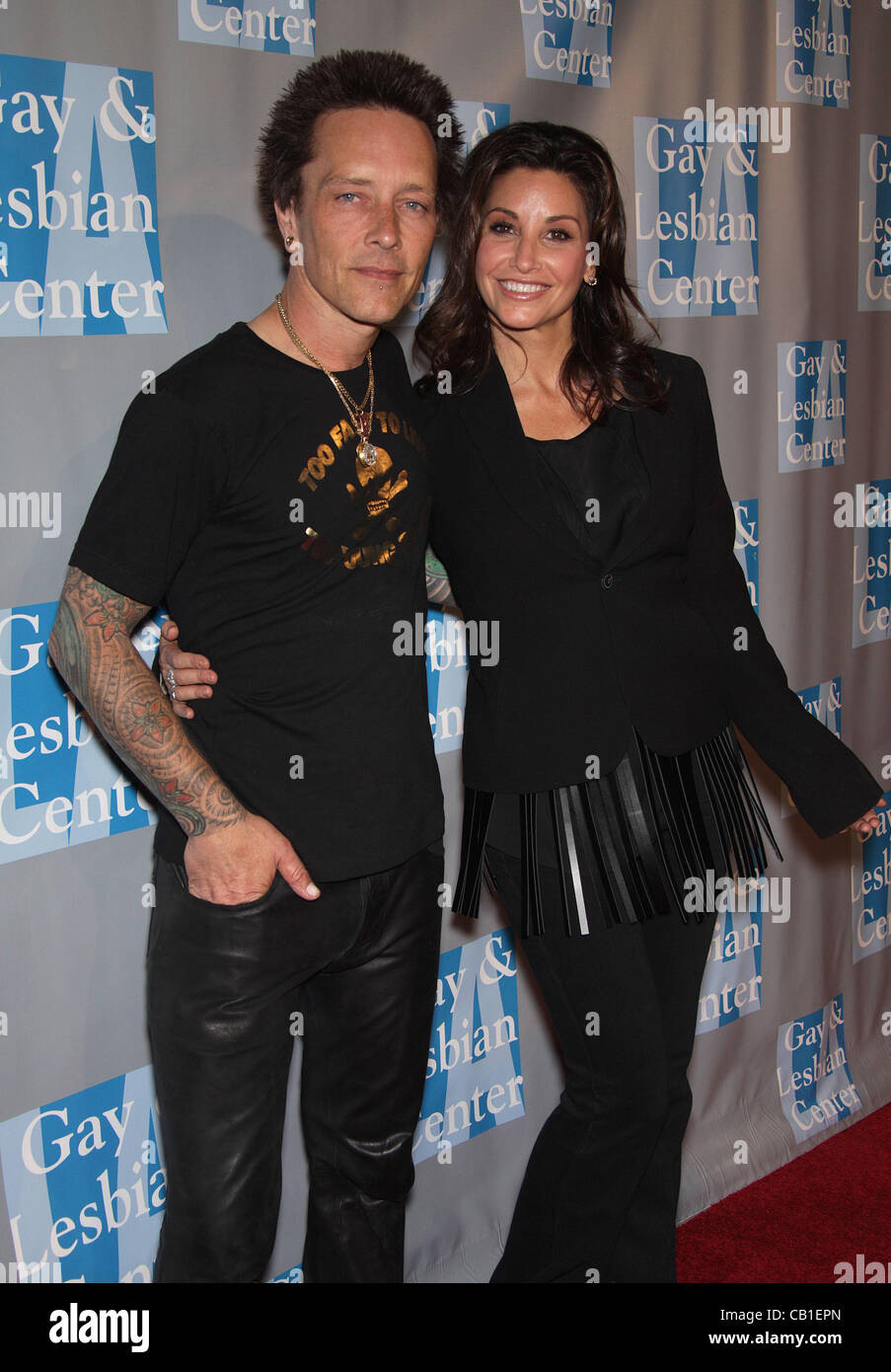 19 mai 2012 - Los Angeles, Californie, États-Unis - Billy Morrison & Gina Gershon arrive pour ''Une soirée avec des femmes'' à l'hôtel Hilton. (Crédit Image : © Lisa O'Connor/ZUMAPRESS.com) Banque D'Images