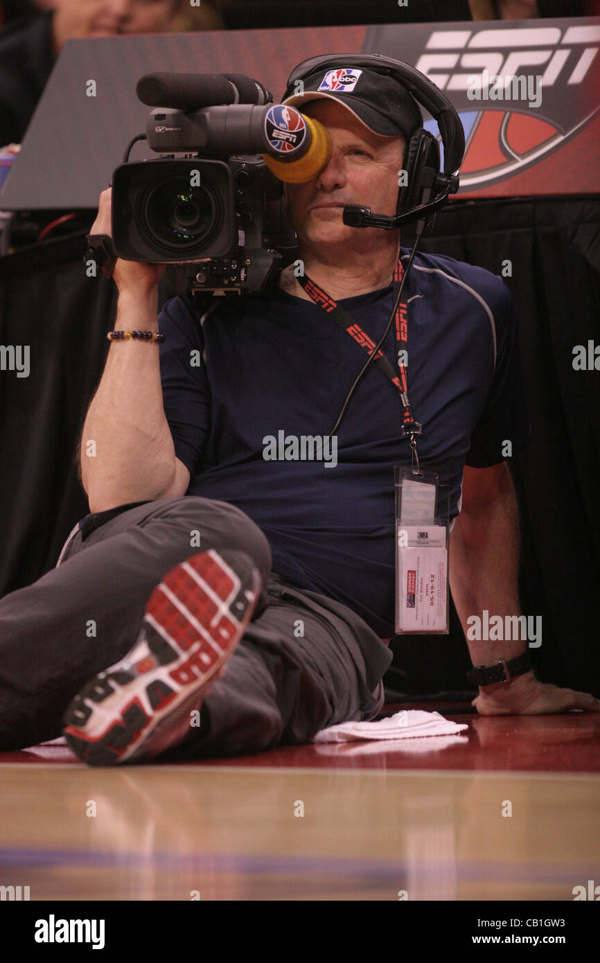 19.05.2012. Staples Center, Los Angeles, Californie. ESPN cameraman pendant le jeu. Les San Antonio Spurs défait les Los Angeles Clippers par le score final de 96-86 dans le jeu 3 de la NBA playoffs au Staples Center dans le centre-ville de Los Angeles CA. Banque D'Images