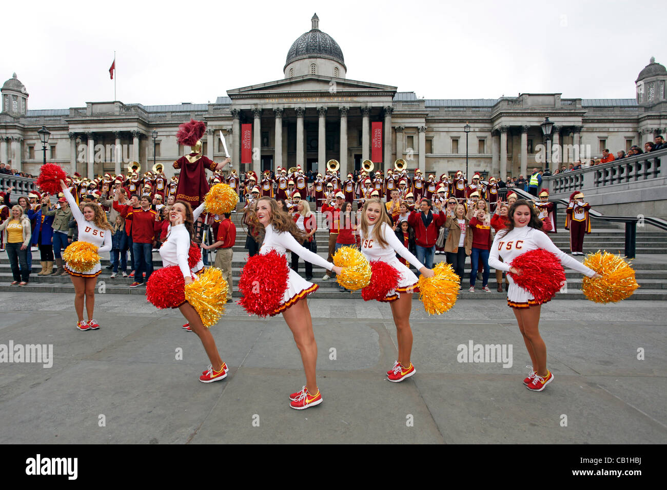 Londres, Royaume-Uni. Dimanche 20 mai 2012. Marche de l'USC Trojans de l'Université de Californie du Sud à Trafalgar Square, Londres. Banque D'Images