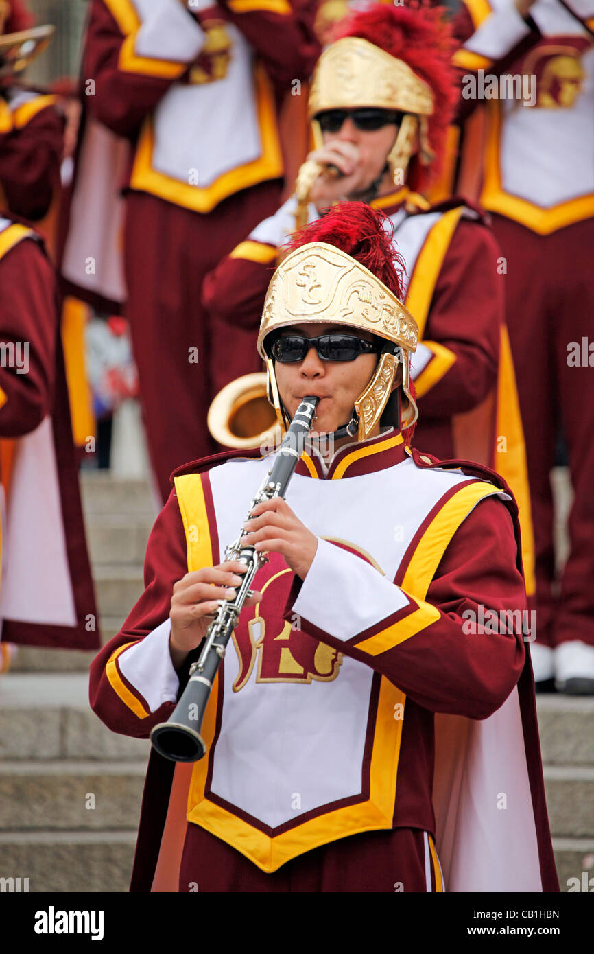 Londres, Royaume-Uni. Dimanche 20 mai 2012. Marche de l'USC Trojans de l'Université de Californie du Sud à Trafalgar Square, Londres. Banque D'Images