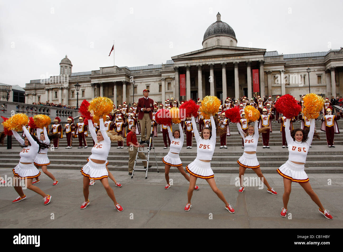 Londres, Royaume-Uni. Dimanche 20 mai 2012. Marche de l'USC Trojans de l'Université de Californie du Sud à Trafalgar Square, Londres. Banque D'Images