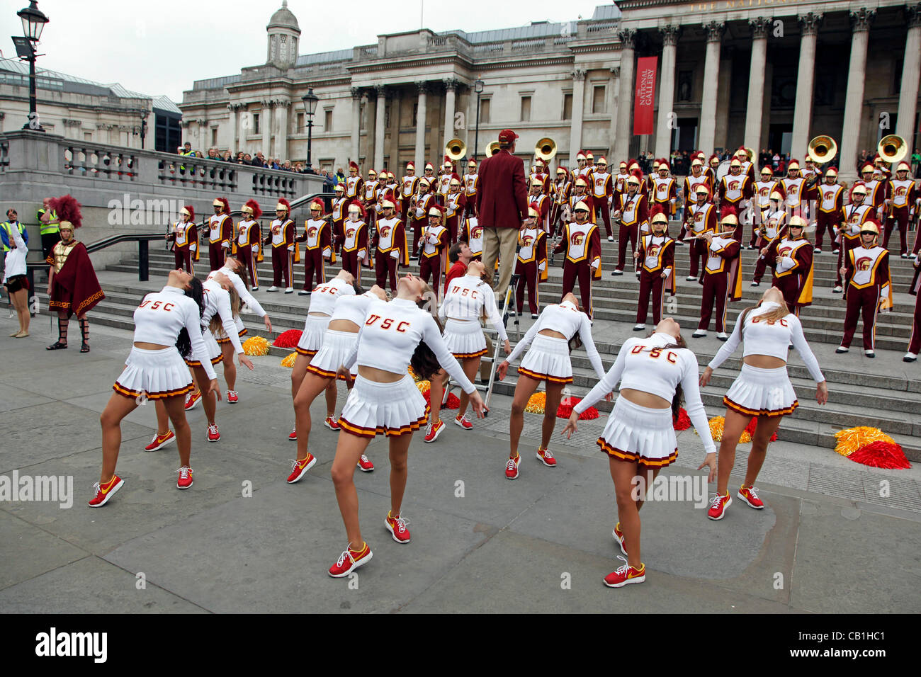 Londres, Royaume-Uni. Dimanche 20 mai 2012. Marche de l'USC Trojans de l'Université de Californie du Sud à Trafalgar Square, Londres. Banque D'Images