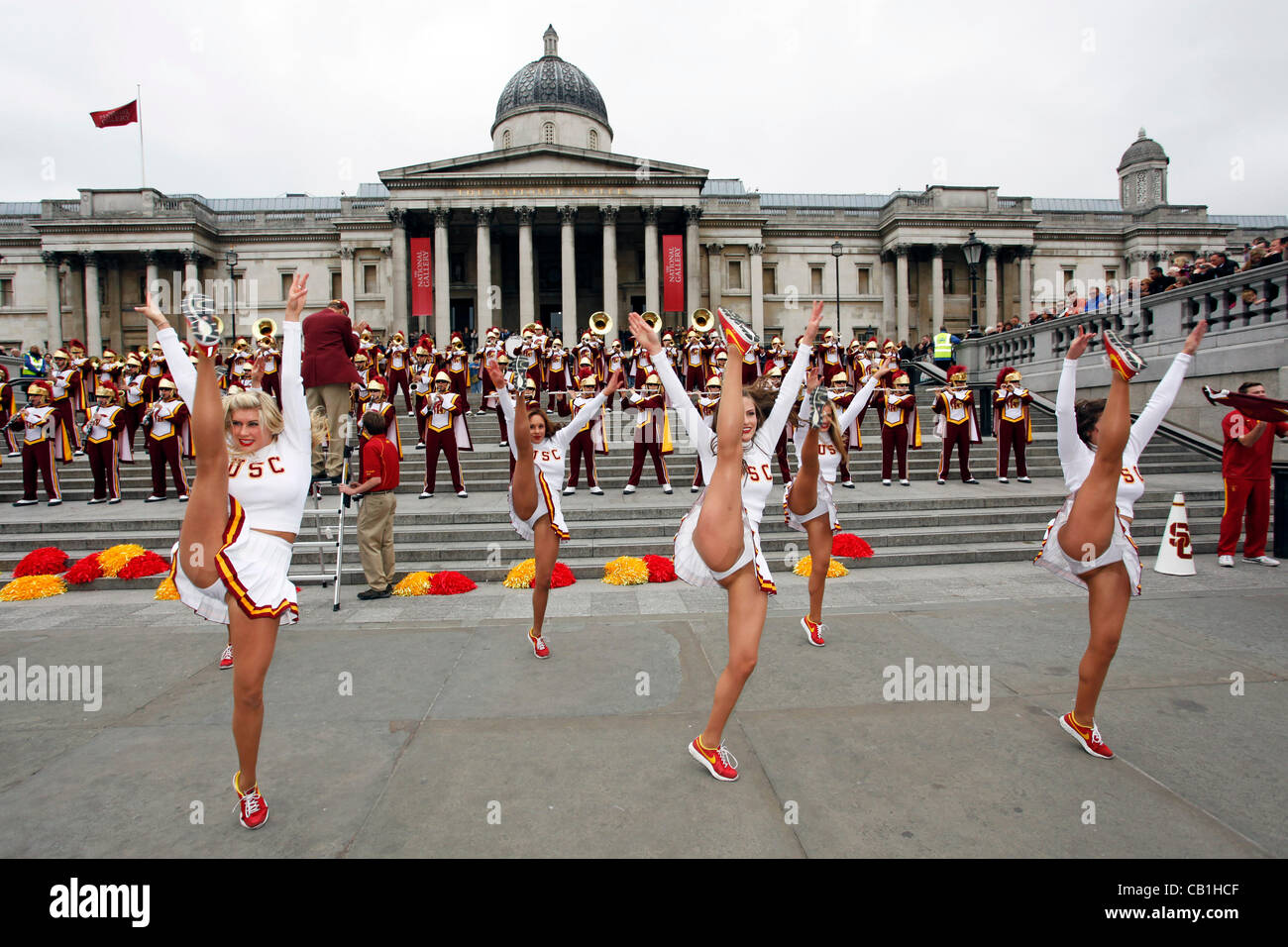 Londres, Royaume-Uni. Dimanche 20 mai 2012. Marche de l'USC Trojans de l'Université de Californie du Sud à Trafalgar Square, Londres. Banque D'Images