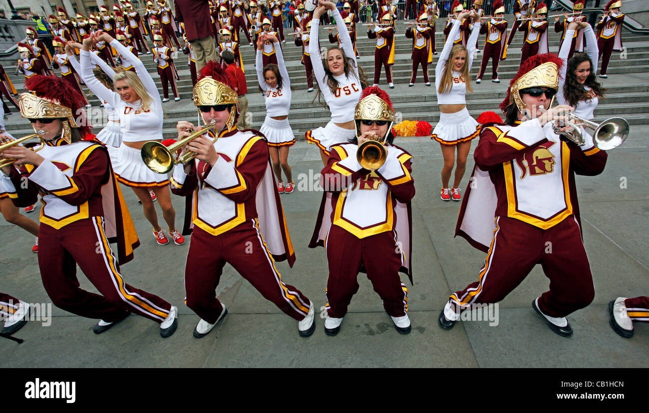 Londres, Royaume-Uni. Dimanche 20 mai 2012. Marche de l'USC Trojans de l'Université de Californie du Sud à Trafalgar Square, Londres. Banque D'Images