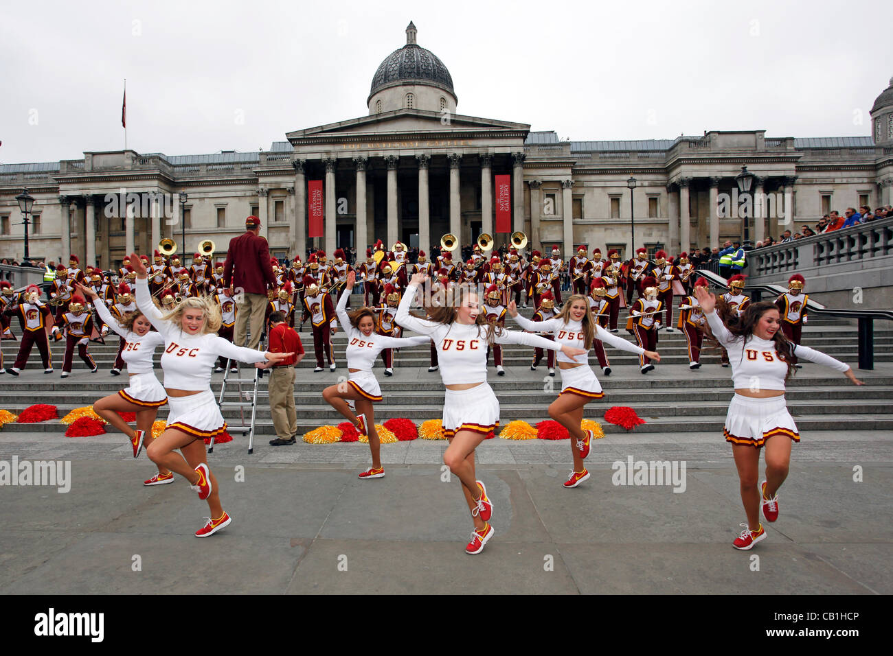 Londres, Royaume-Uni. Dimanche 20 mai 2012. Marche de l'USC Trojans de l'Université de Californie du Sud à Trafalgar Square, Londres. Banque D'Images