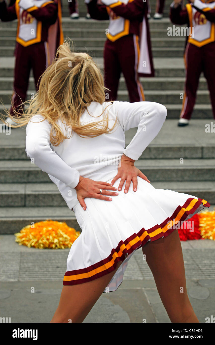 Londres, Royaume-Uni. Dimanche 20 mai 2012. Marche de l'USC Trojans de l'Université de Californie du Sud à Trafalgar Square, Londres. Banque D'Images