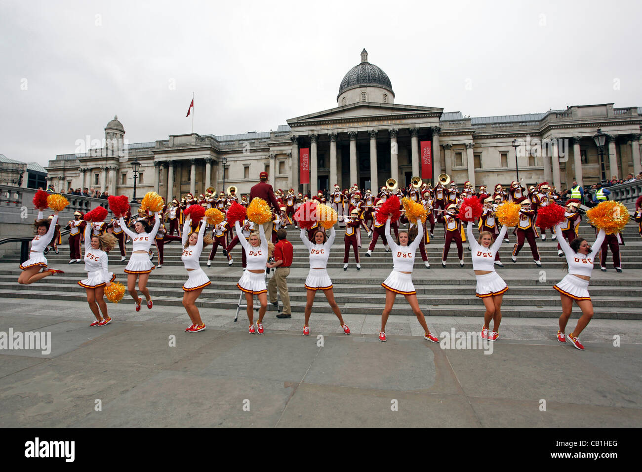 Londres, Royaume-Uni. Dimanche 20 mai 2012. Marche de l'USC Trojans de l'Université de Californie du Sud à Trafalgar Square, Londres. Banque D'Images