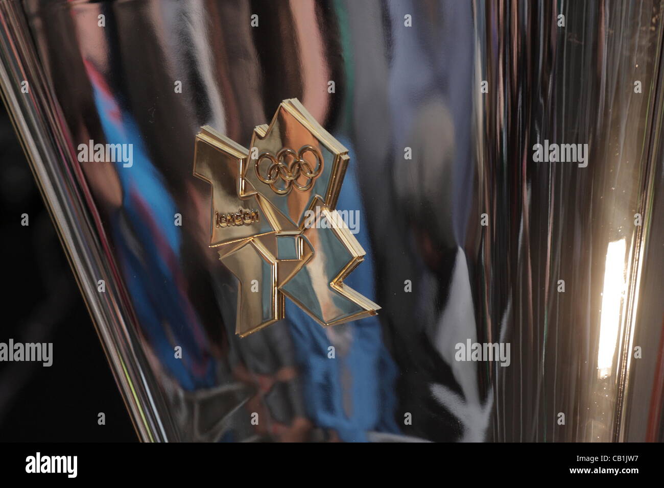 La vasque de la flamme olympique aujourd'hui à la Cathédrale Fermer Devon UK Dimanche 20 Mai 2012 Banque D'Images