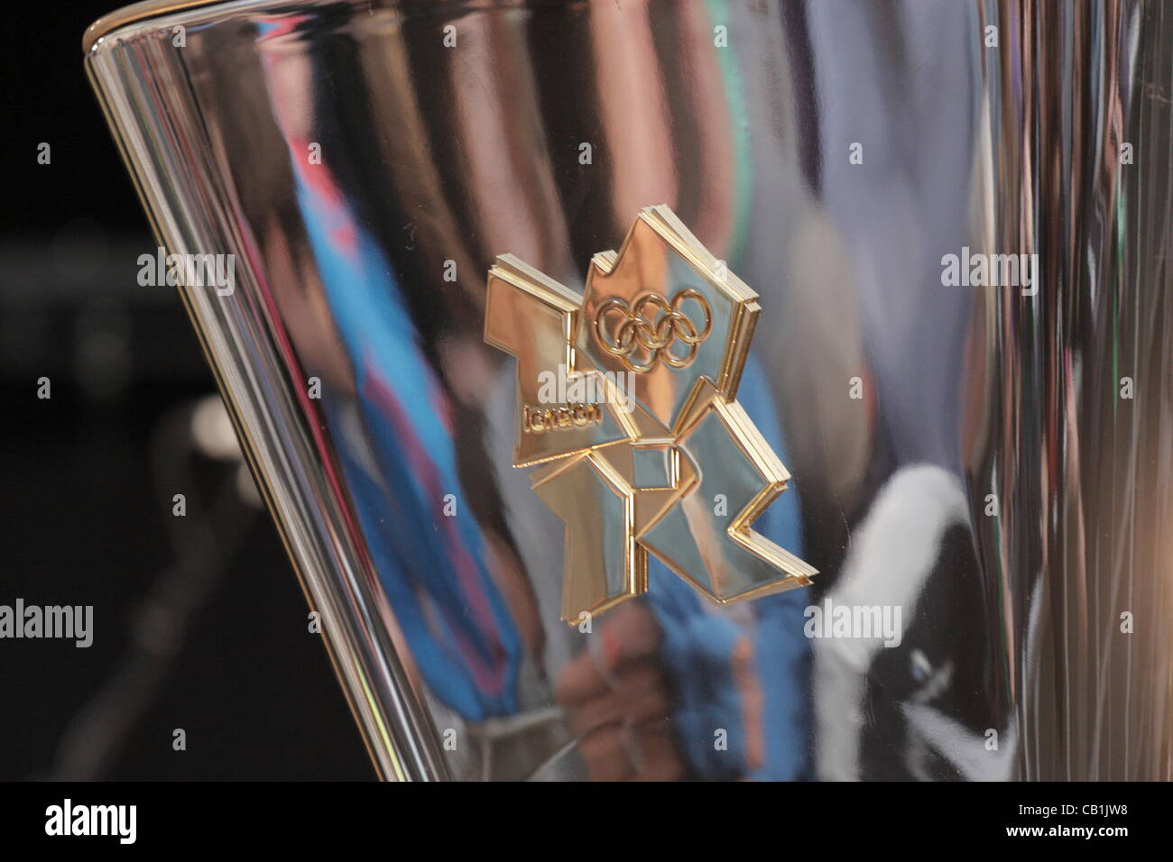 La vasque de la flamme olympique aujourd'hui à la Cathédrale Fermer Devon UK Dimanche 20 Mai 2012 Banque D'Images