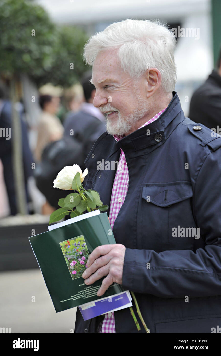 Londres, Royaume-Uni. 21 mai, 2012. Sir Derek Jacobi acteur, CBE appréciant les RHS Chelsea Flower Show 2012 à Londres. Banque D'Images