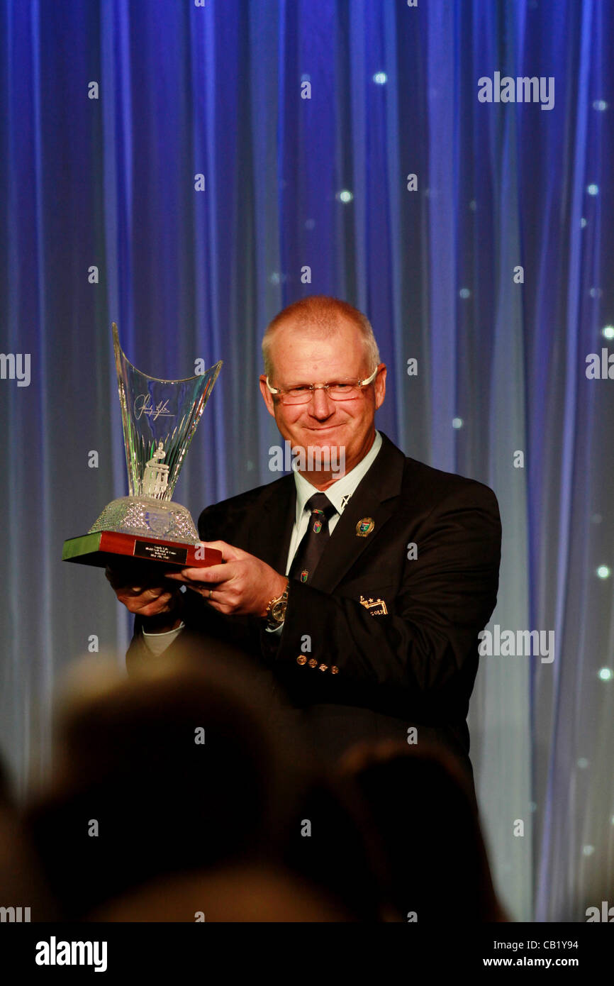 Sandy Lyle (SCO), le 7 mai 2012 - Golf : Sandy Lyle d'Écosse pose avec le trophée lors du World Golf Hall of Fame Intronisation à Saint Augustine, Florida, United States. (Photo par Yasuhiro JJ Tanabe/AFLO) Banque D'Images