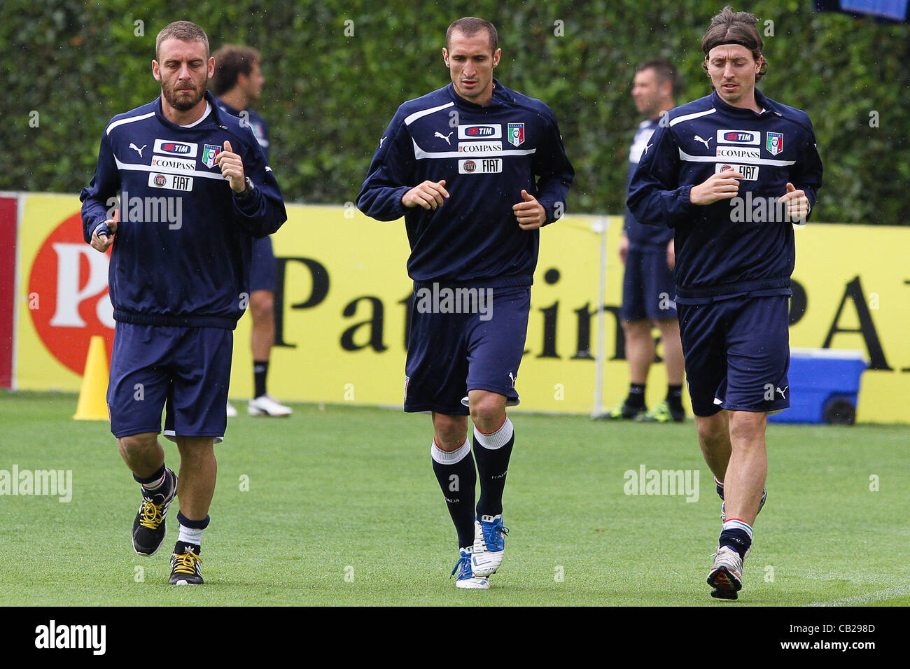 23.05.2012 Coverciano (FI) Italie. DANIELE DE ROSSI, GIORGIO CHIELLINI, RICCARDO MONTOLIVO d'Italie est considéré au cours de leur session d'entraînement de l'équipe à Coverciano Banque D'Images