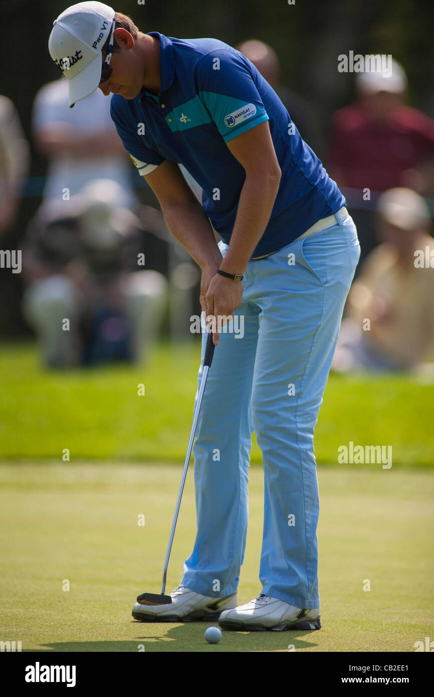 24.05.2012 Wentworth, en Angleterre. Bernd WIESBERGER (AUT) mettre tout en participant au premier tour de l'European Tour BMW PGA Championship joué au Wentworth Golf crédit obligatoire Mitchell Gunn. Banque D'Images