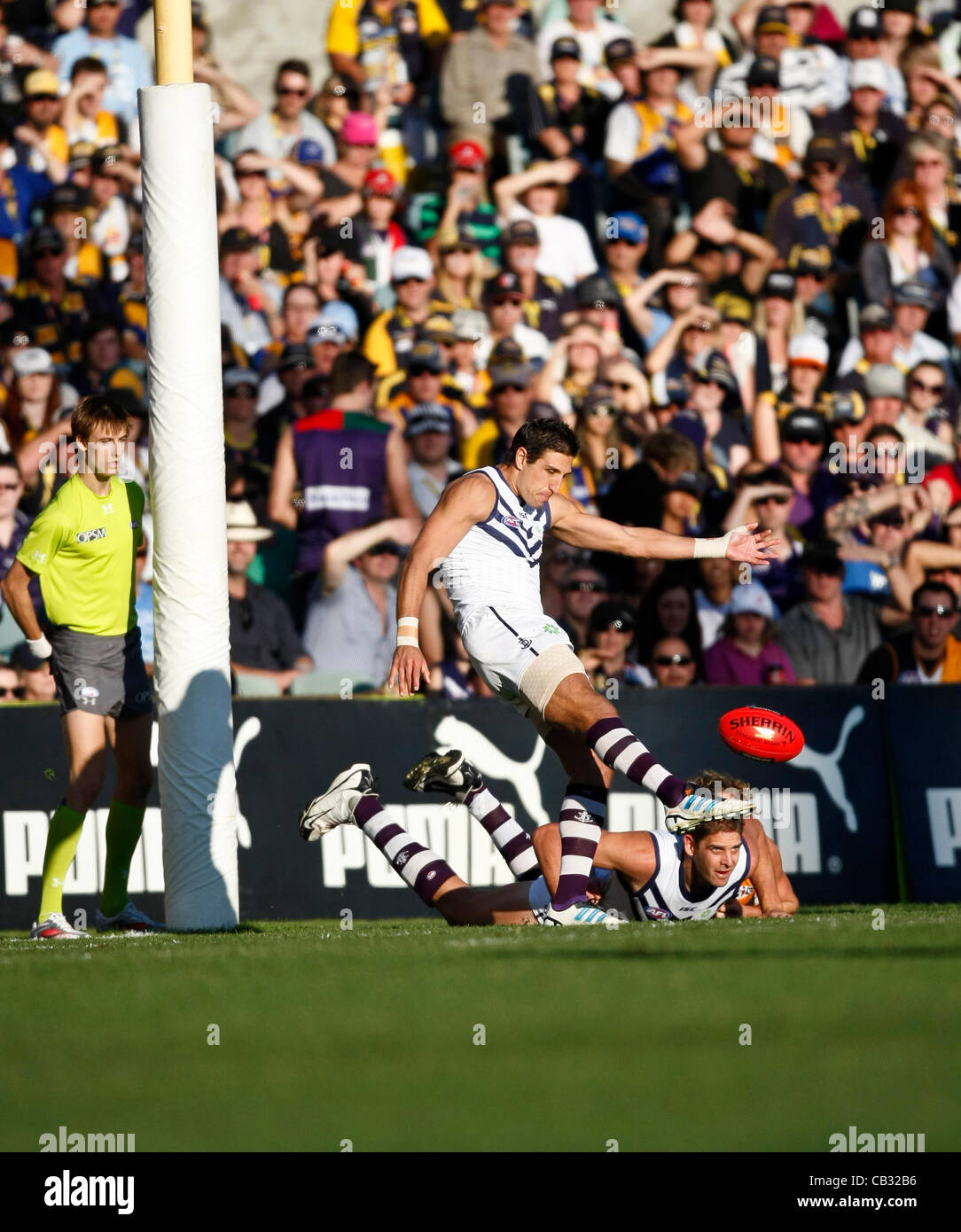 27.05.2012 Subiaco, Australie. Fremantle v West Coast Eagles. Matthieu Pavlich en action pendant la ronde 9 match joué à Patersons Stadium. Banque D'Images