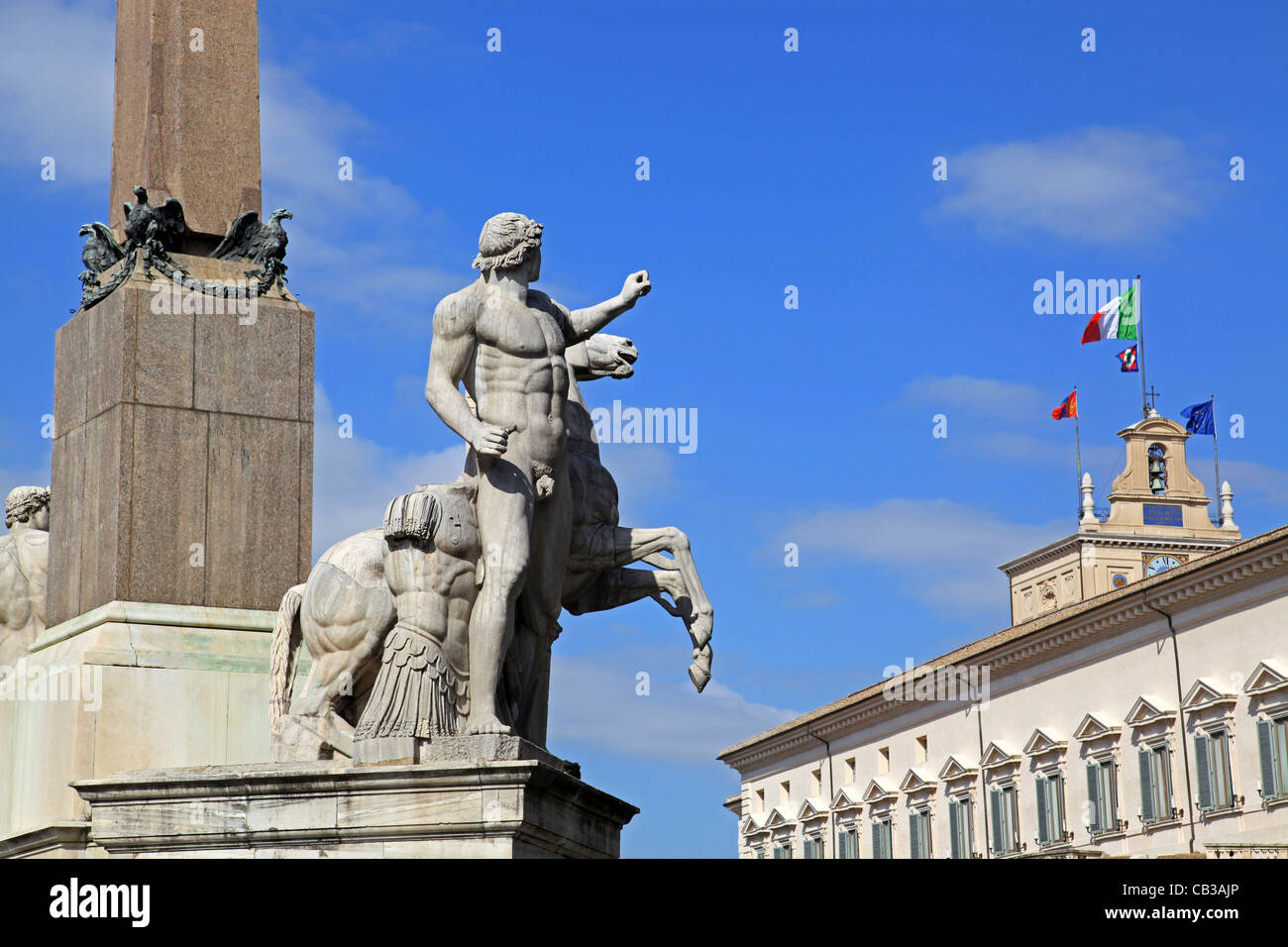 Statue de Castor ou Pollux, Palais du Quirinal, résidence présidentielle, Rome Banque D'Images Statue de Castor ou Pollux, Palais du Quirinal, résidence présidentielle, Rome Banque D'Images