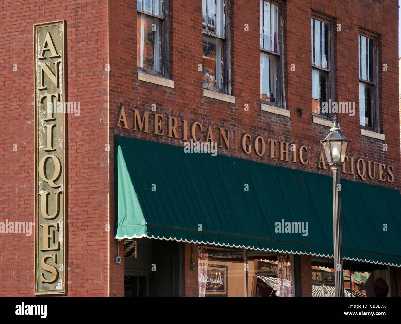 American Gothic d'antiquités à Stillwater, Minnesota, une ville connue pour ses librairies, galeries d'art et antiquaires. Banque D'Images