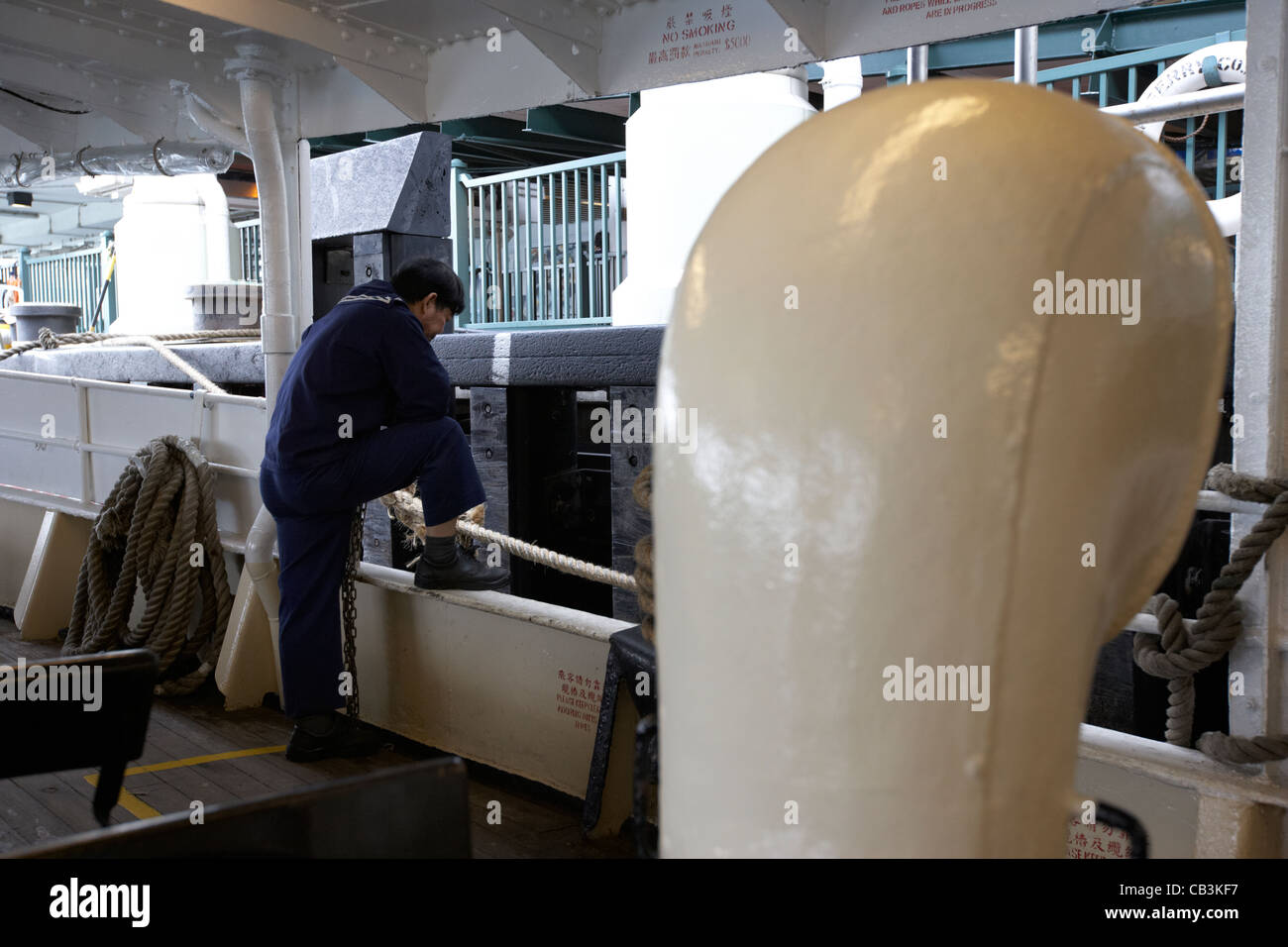 L'équipage amarre avec Star ferry sur l'île de Hong Kong région administrative spéciale de Chine Banque D'Images