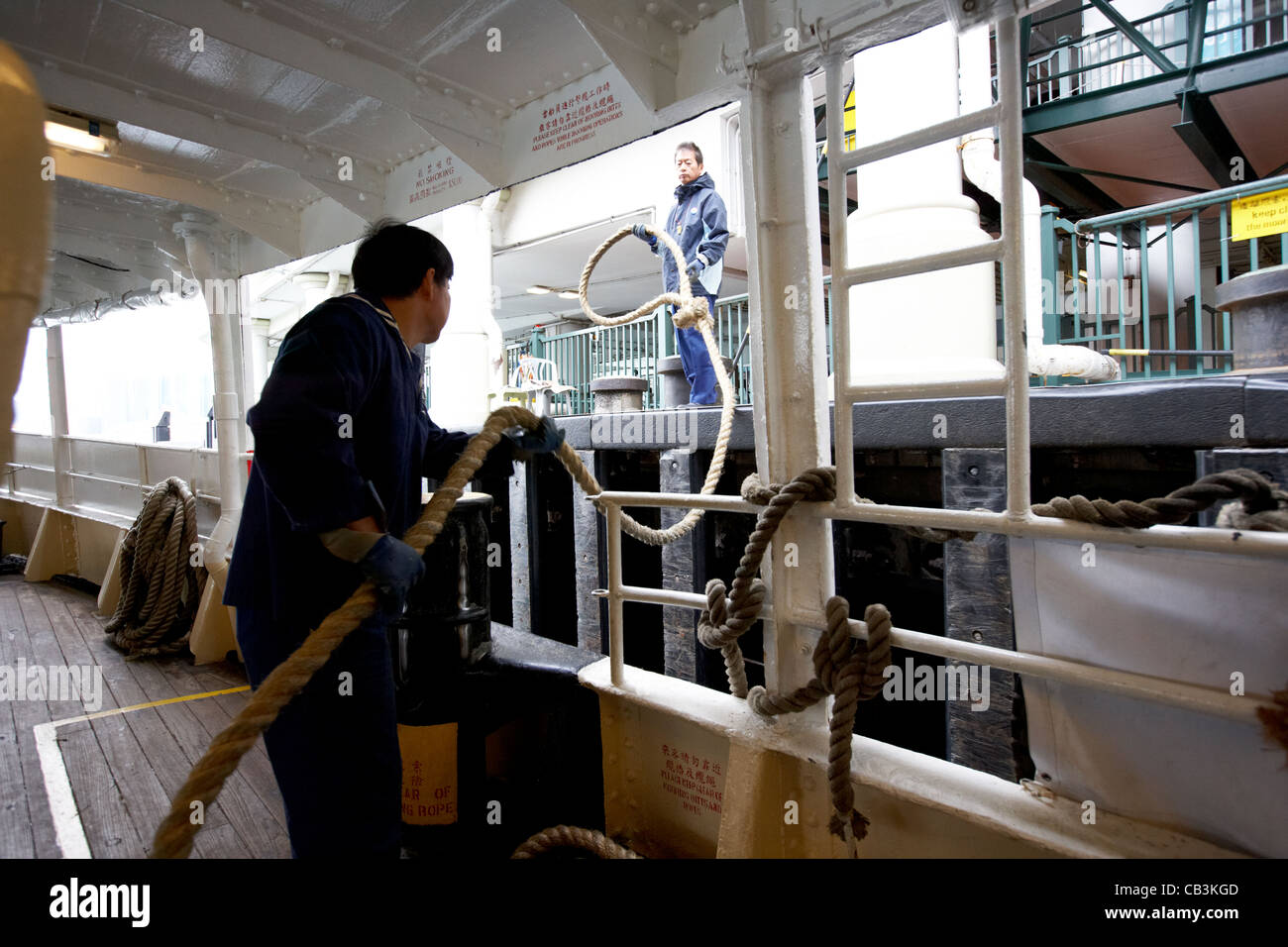 L'équipage amarre avec Star ferry sur l'île de Hong Kong région administrative spéciale de Chine Banque D'Images