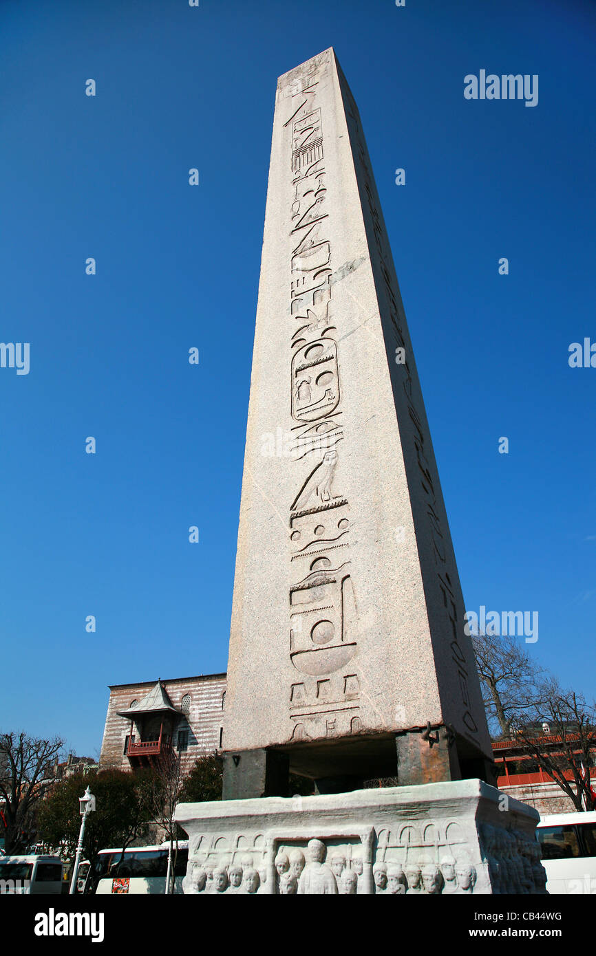 L'obélisque de Théodose près de la Mosquée Bleue à Istanbul, Turquie. Banque D'Images