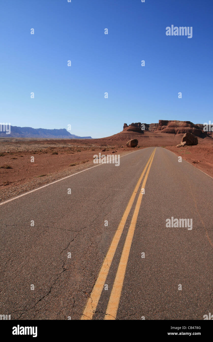 Vertical image de route du désert dans le nord de l'Arizona Banque D'Images