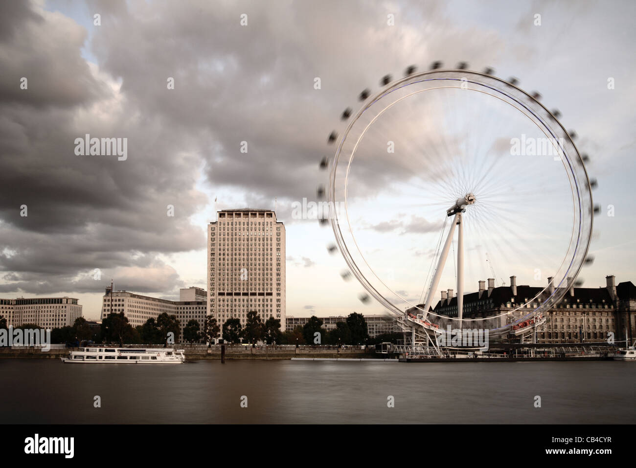 London Eye sur la Tamise, Londres, Angleterre, Westminster Banque D'Images