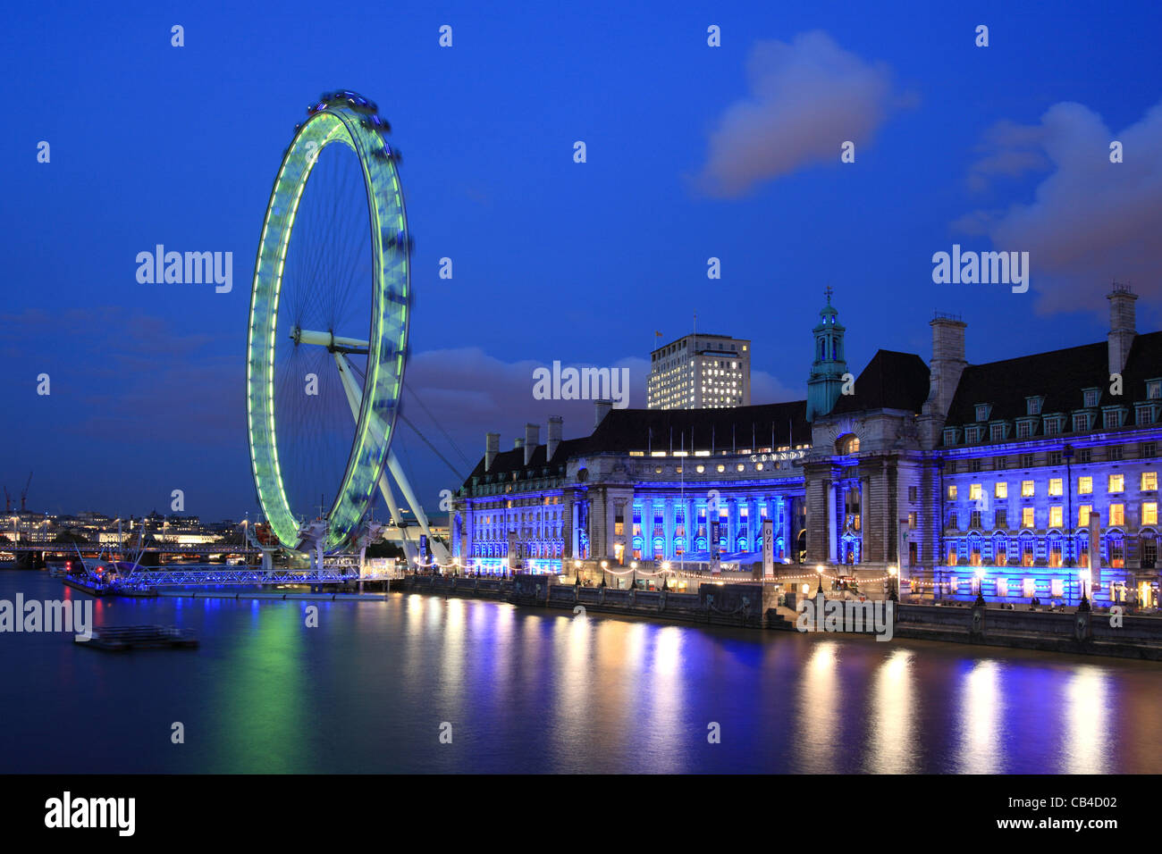 London Eye à partir de Westminster Bridge at night, Londres, Angleterre, RU Banque D'Images