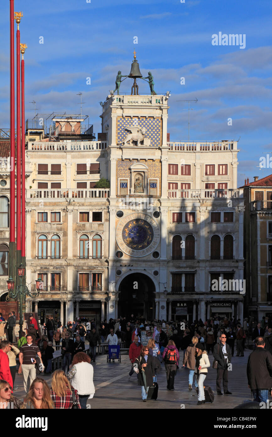 La Torre dell'Orologio, St Mark's Clocktower dans la place Saint-Marc, Venise, Italie, Europe. Banque D'Images