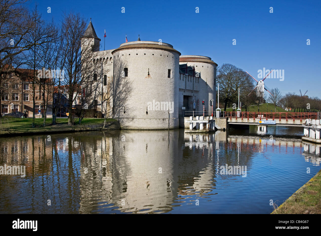 La porte Kruispoort à Bruges, Belgique Banque D'Images