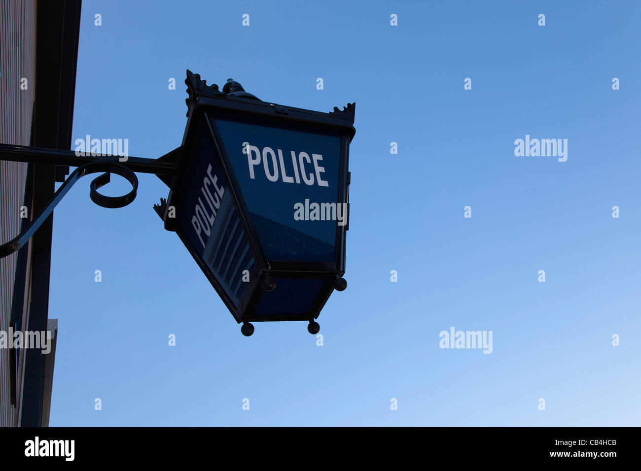 Law & Order, Police, lampe et caméra de surveillance à l'extérieur de la police. Banque D'Images