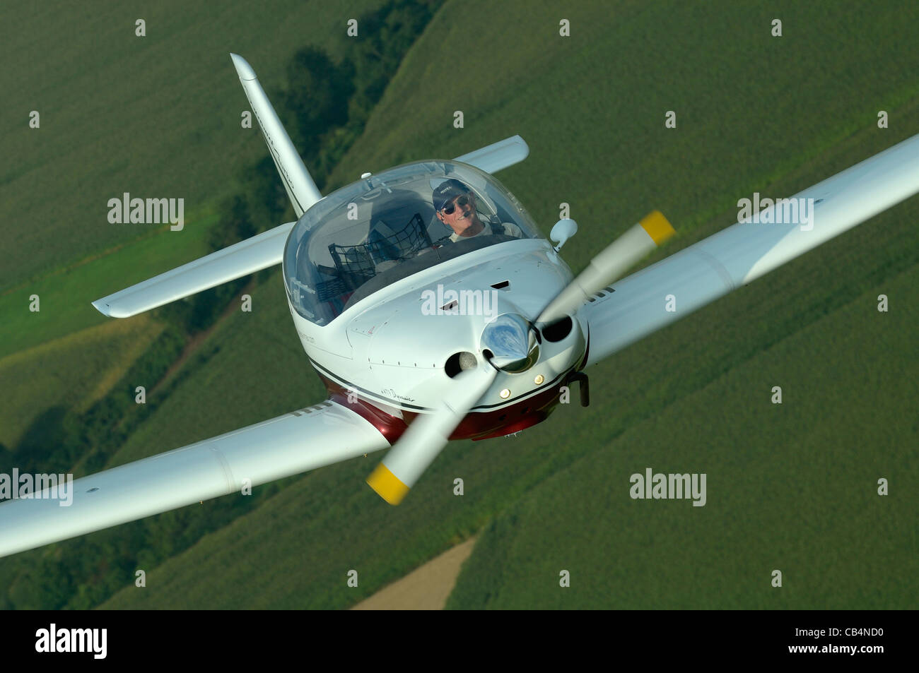 Petit Aerospool LSA Européen sport Turbo Dynamique avion survolant la France Banque D'Images