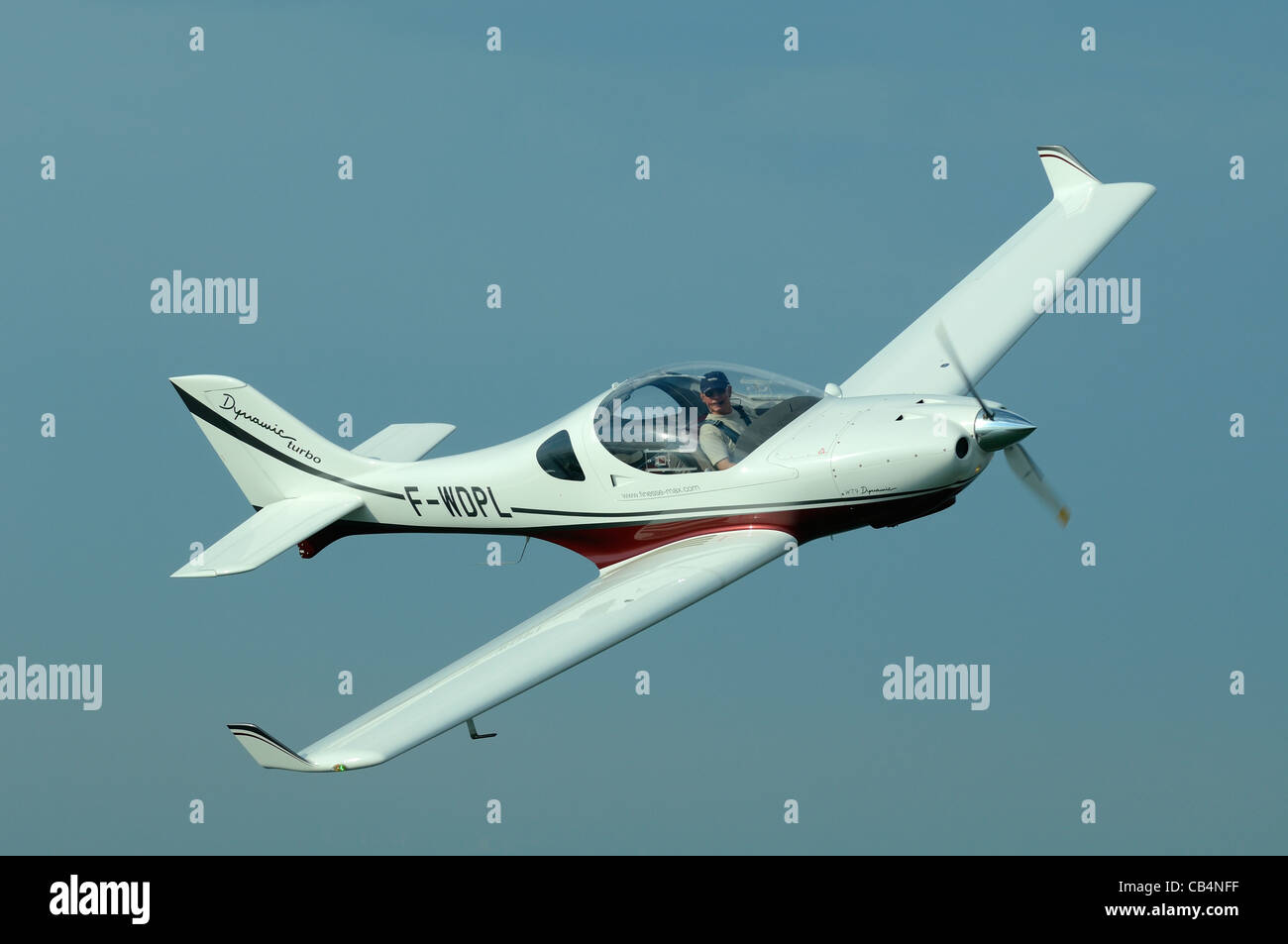 Petit Aerospool LSA Européen sport Turbo Dynamique avion survolant la  France Photo Stock - Alamy