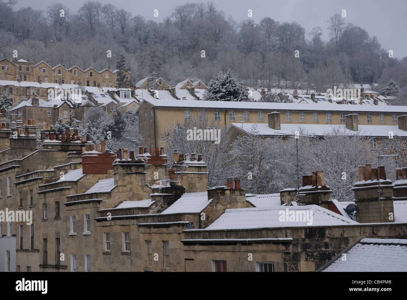 Toits enneigés des terrasses géorgiennes Somerset Bath Spa Angleterre Royaume-Uni Banque D'Images