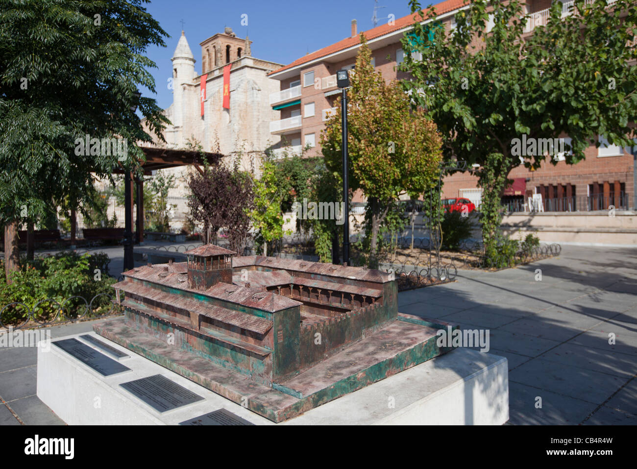 Real Monasterio de Santa Clara de Tordesillas Couvent de Santa Clara TORDESILLAS avec le modèle du palais en premier plan. Banque D'Images