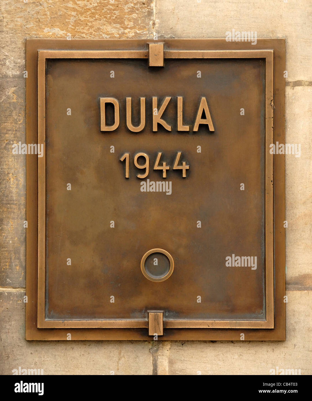 Prague, République tchèque. Plaque commémorative au col des Carpathes en 1944 - sur l'hôtel de ville de la place de la Vieille Ville Banque D'Images