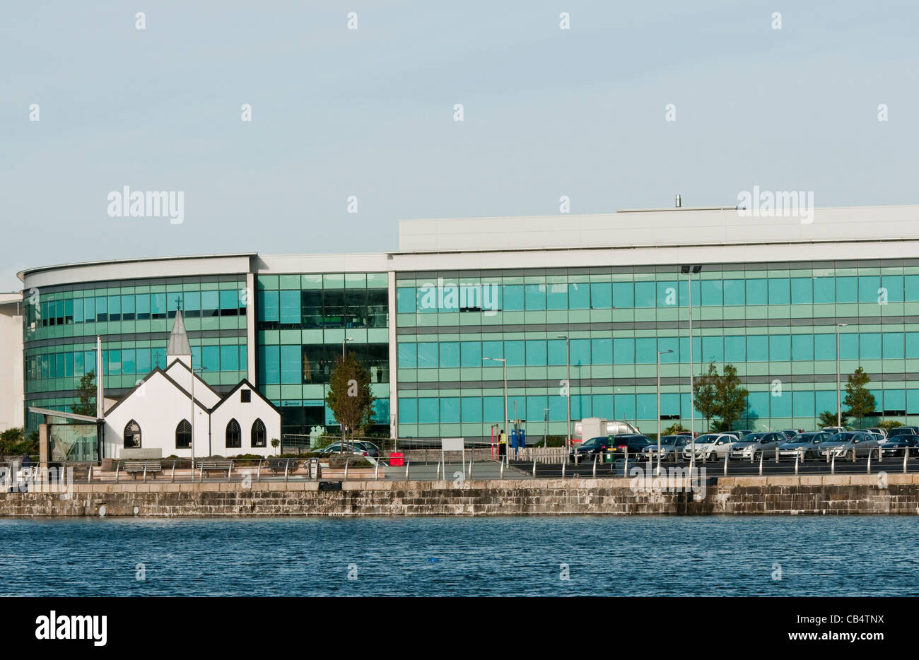 Les quais de la zone portuaire de Swansea Nouveaux développements South Wales UK Banque D'Images
