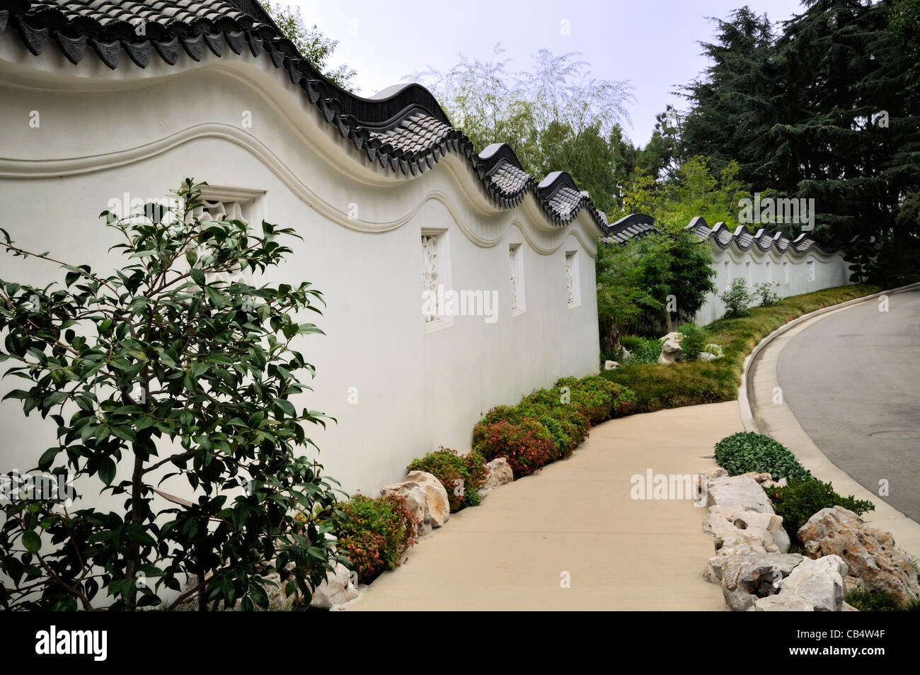Mur dans le jardin chinois, le Jardin botanique de Huntington, San Marino, Californie Banque D'Images