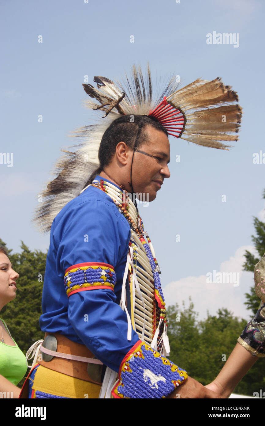 Les Américains indigènes Nansemond effectuer des danses traditionnelles à Powwow-Suffolk, Virginie Banque D'Images