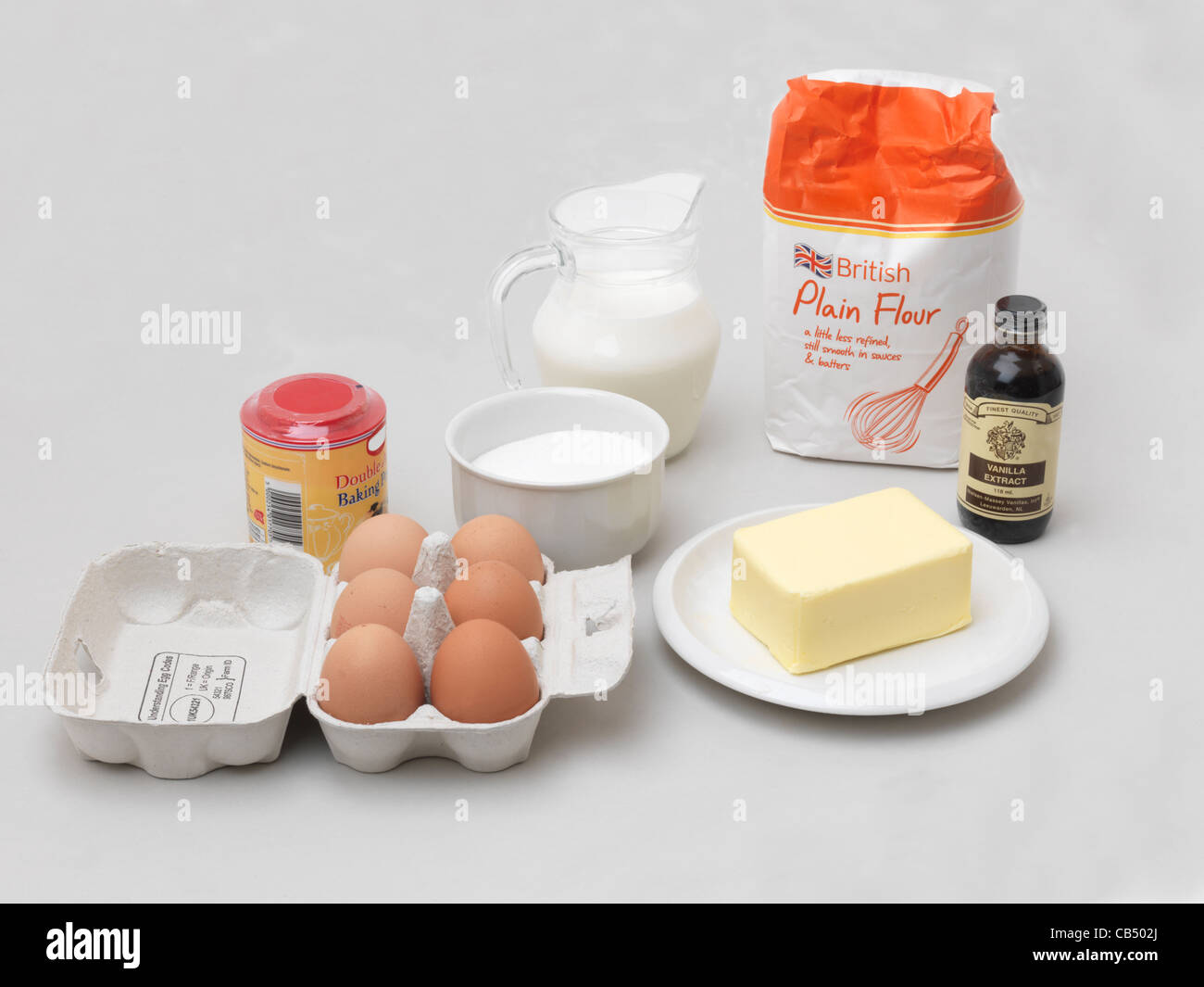 Ingrédients pot de lait, farine, l'extrait de vanille, bol de sucre