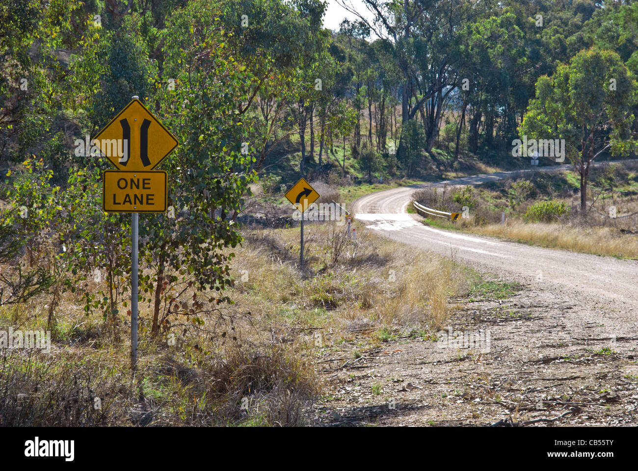 Signe de route pont étroit. Pays Australie NSW Banque D'Images