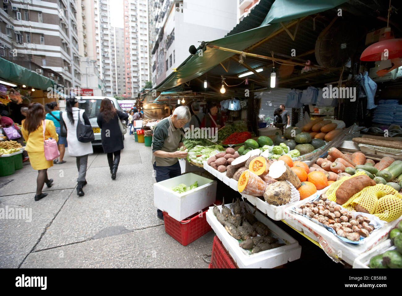 Des étals de fruits et légumes marché plein air onstreet à Mong Kok Kowloon Hong Kong région administrative spéciale de Chine Banque D'Images