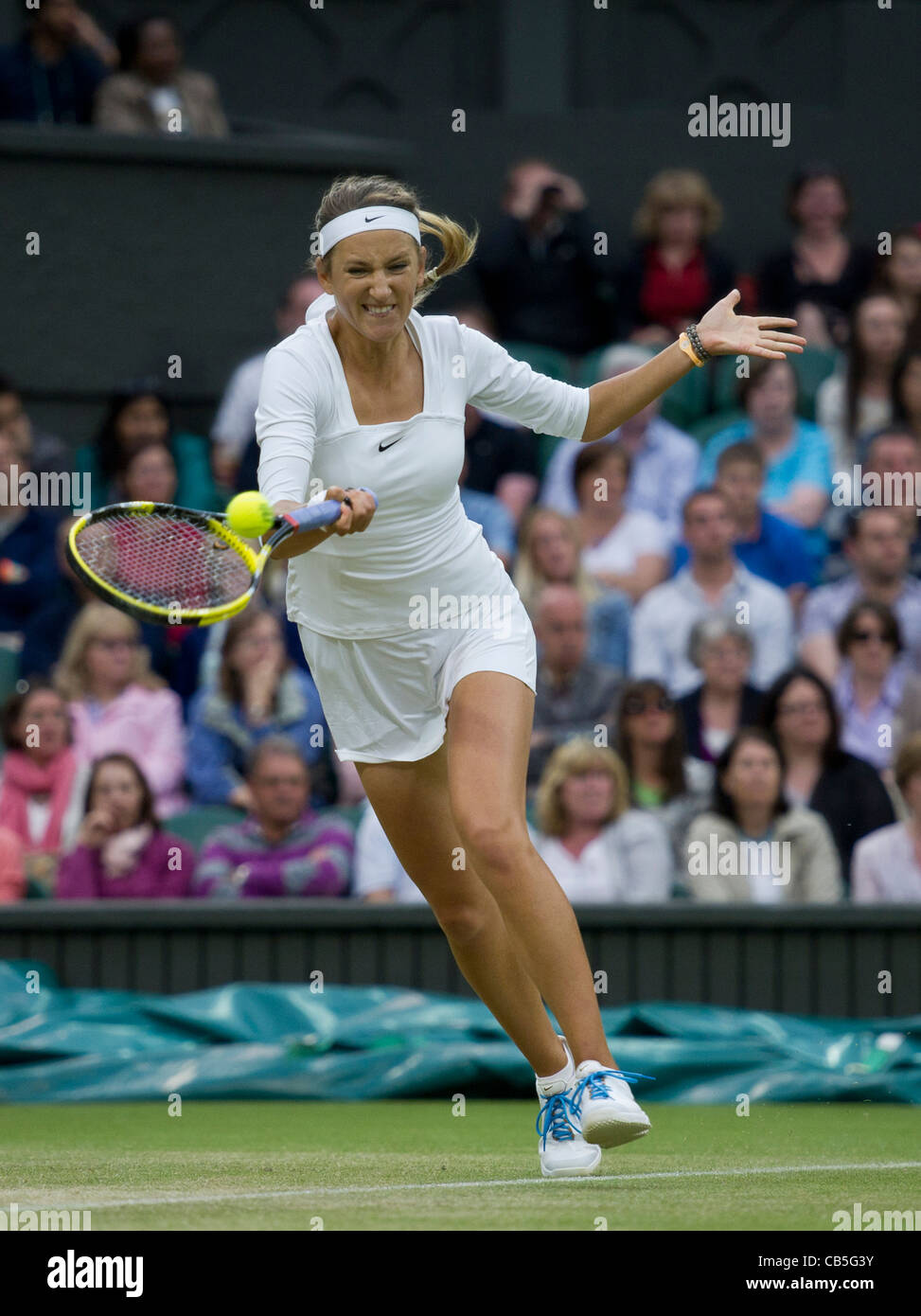 24.06.2011. Victoria Azarenka (BLR) 4 v Daniela Hantuchova (SVK) 25. Azarenka en action. Les Championnats de tennis de Wimbledon. Banque D'Images