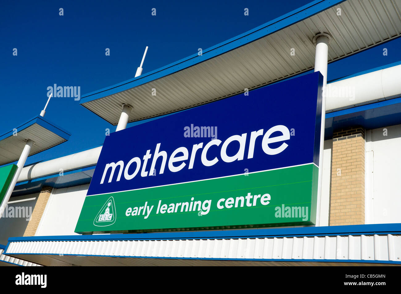 Signer sur une branche de Mothercare Banque D'Images