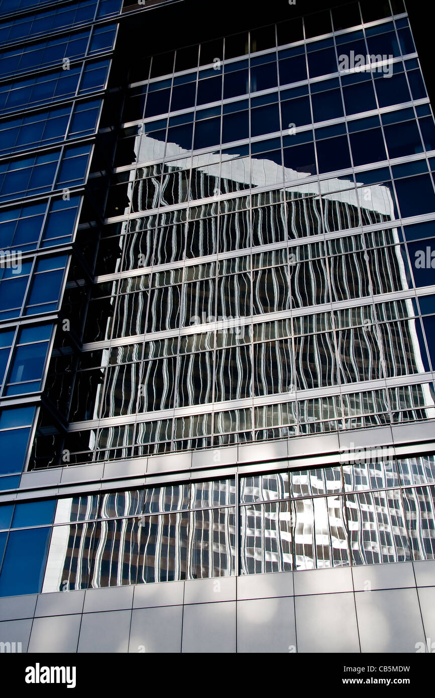 2000 Avenue of the Stars Immeuble de bureaux modernes avec Century Towers compte dans windows, Century City, Los Angeles Banque D'Images